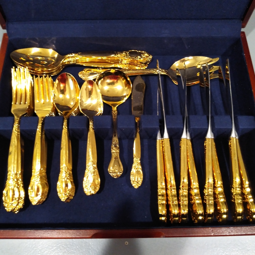 Oneida 51 PCs srv of 8 gold tone